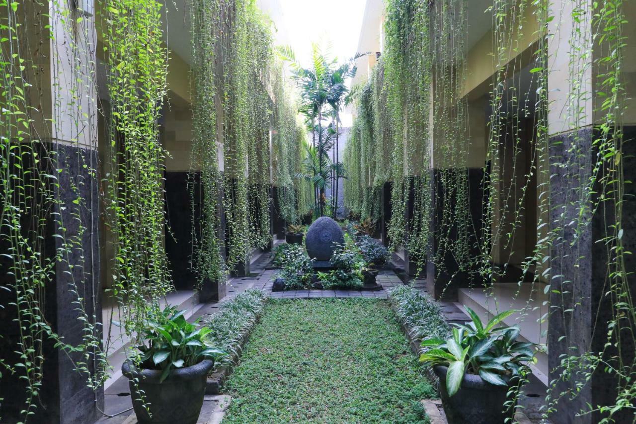 Bali Mega Hotel Jimbaran Esterno foto